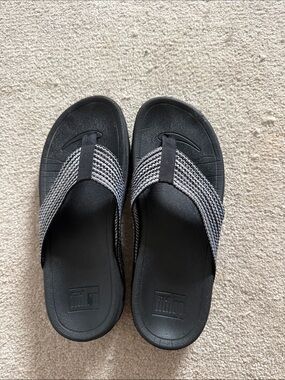 Any offers accepted 🎉Fit Flop Black & Gray Women's Woven Strap Sandals